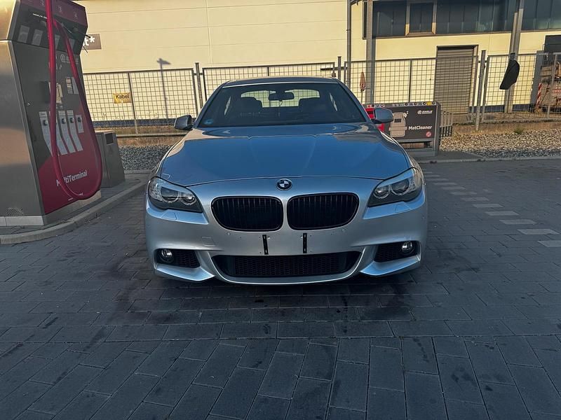 Silber Gebraucht 2013 BMW 550 Sport Line Limousine | 26.000 € (Teuer) - Bild 1/4