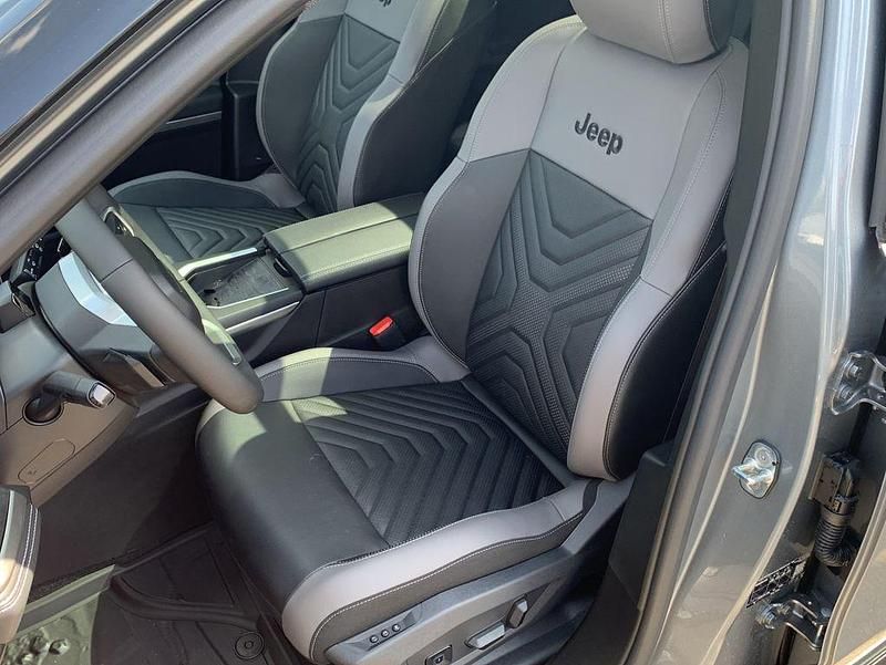 Neu Jeep Compass 145 PS (106 kW) 2026 Grau SUV