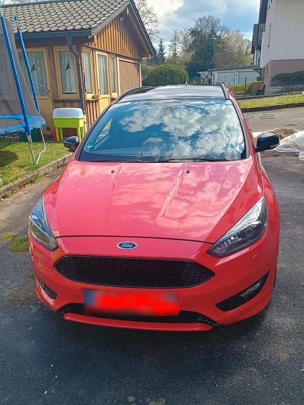 Usado Ford Focus ST-Line 150 CV (110 kW) 2017 Rojo Familiar