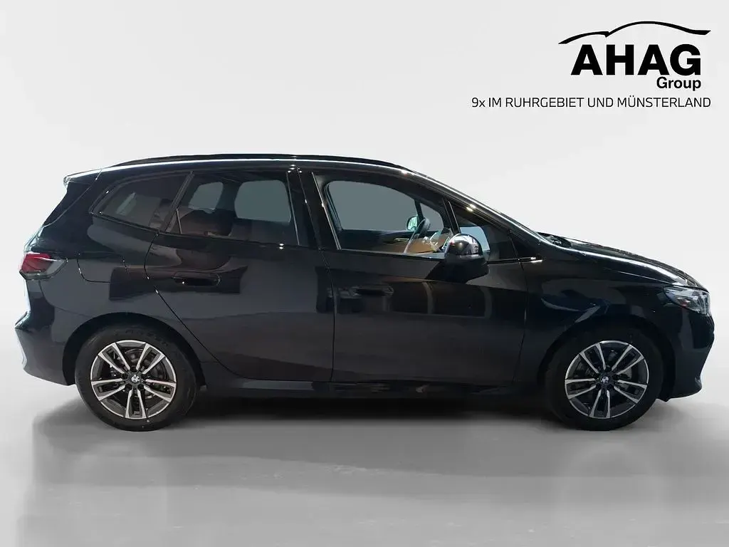 Neu BMW 218 Active Tourer Performance 136 PS (100 kW) 2026 Schwarz Van / Kleinbus