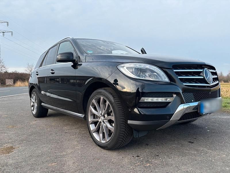 Schwarz Gebraucht 2014 Mercedes ML500 Edition SUV | 24.500 € (Fairer Preis) - Bild 1/4