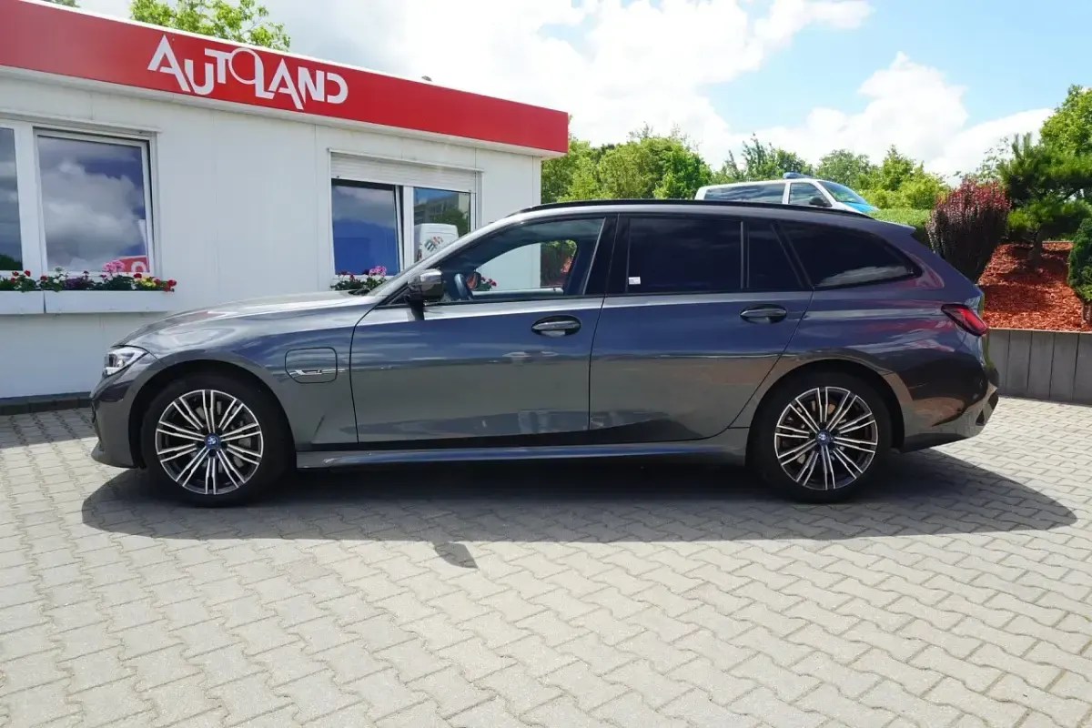 Gebraucht BMW 330e M Sport 292 PS (214 kW) 2022 Grau Limousine
