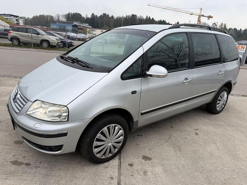 Second-hand VW Sharan 116 CP (85 kW) 2007 Argintiu Monovolum