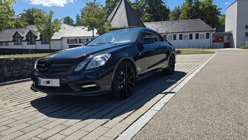 Schwarz Gebraucht 2013 Mercedes E350 Coupé | 14.000 € (Superpreis) - Bild 1/4