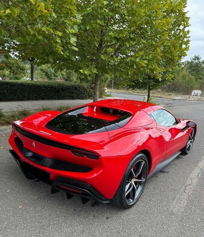 Second-hand Ferrari 296 829 CP (609 kW) 2024 Roșu Cabrio