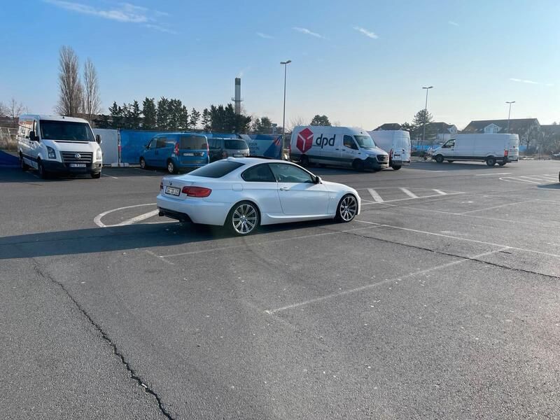 Weiß Gebraucht 2011 BMW 335 Coupé | 17.500 € (Etwas zu teuer) - Bild 1/4