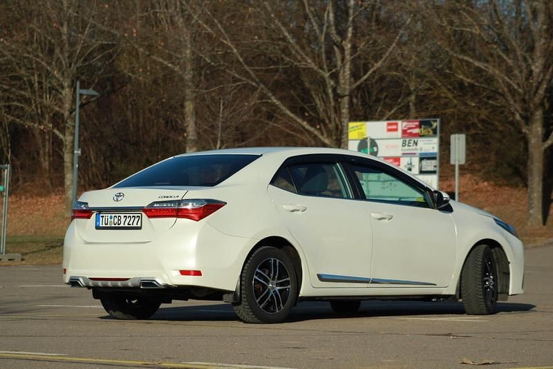 Gebraucht Toyota Corolla 132 PS (97 kW) 2018 Weiß Limousine