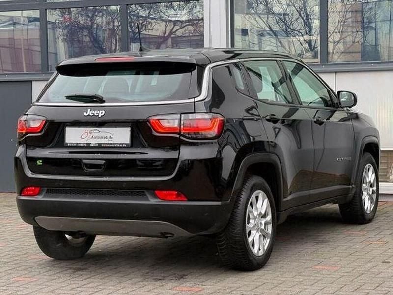 Gebraucht Jeep Compass 131 PS (96 kW) 2024 Schwarz SUV