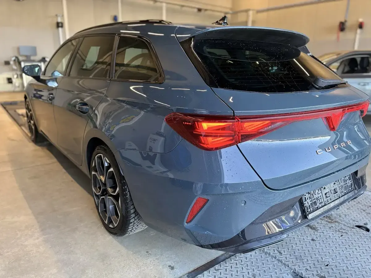 Gebraucht Cupra Leon 204 PS (150 kW) 2025 Blau Kombi