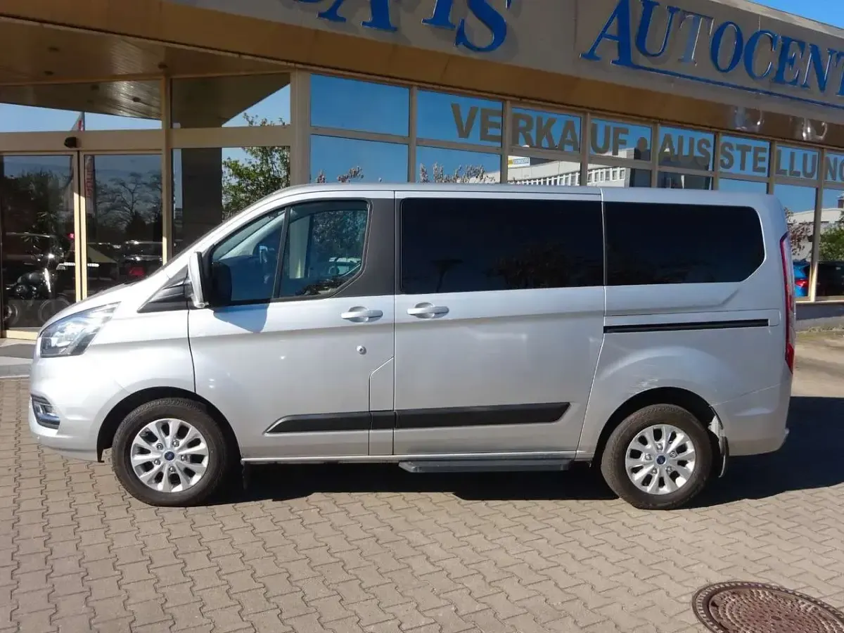 Gebraucht Ford Tourneo Trend 131 PS (96 kW) 2018 Polarsilber Van / Kleinbus