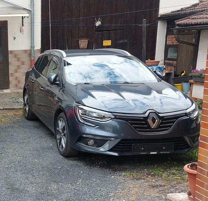 Grau Gebraucht 2017 Renault Mégane IV Bose Edition Limousine | 8.000 € (Superpreis) - Bild 1/4