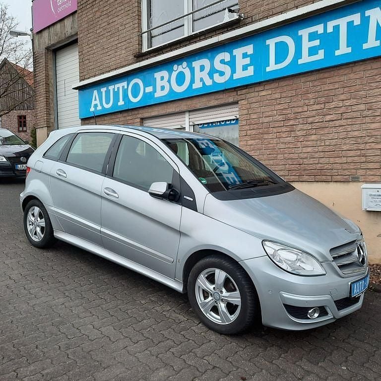 Gebraucht Mercedes B180 116 PS (85 kW) 2010 Silber Van / Kleinbus