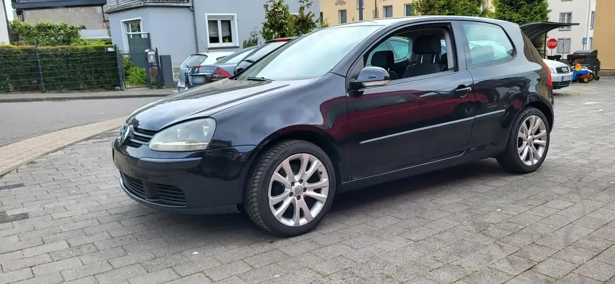 Używany VW Golf V 101 KM (74 kW) 2005 Czarny Hatchback