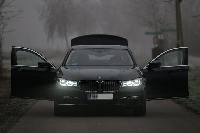 Gebraucht BMW 740 320 PS (235 kW) 2016 Blau Limousine