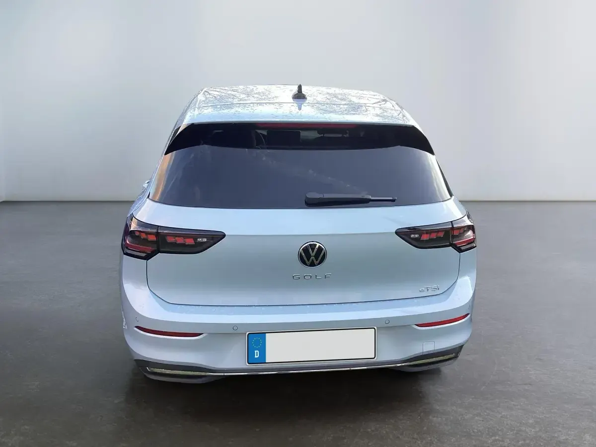 Neu VW Golf VIII Style 116 PS (85 kW) 2026 Crystal ice blau metallic/blau Limousine