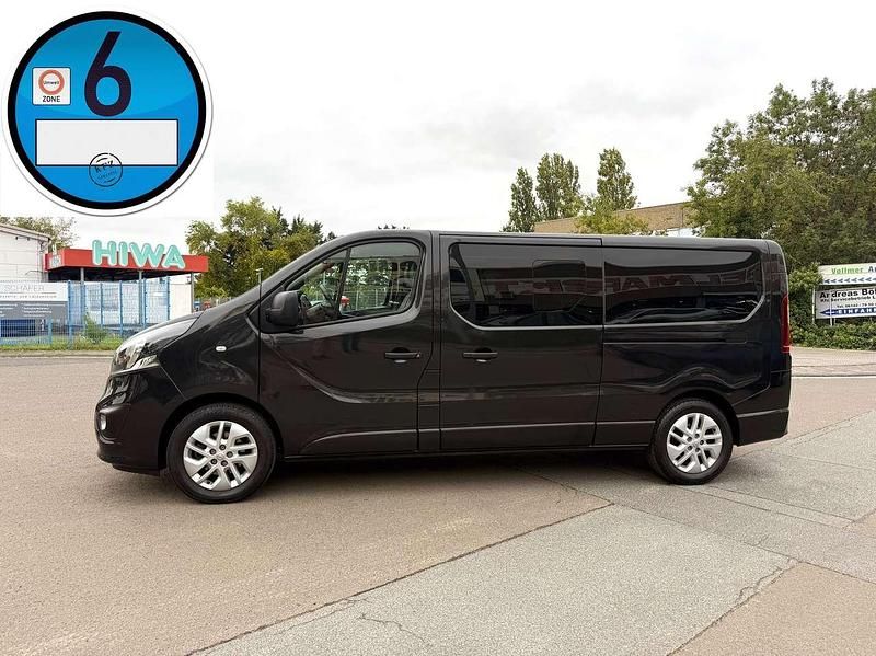 Mitternachtschwarz Gebraucht 2016 Opel Vivaro Van | 22.950 € - Bild 1/4
