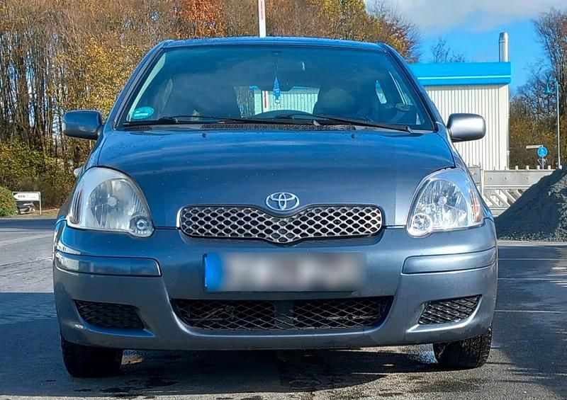 Grau Gebraucht 2005 Toyota Yaris Kleinwagen | 1.500 € (Fairer Preis) - Bild 1/4