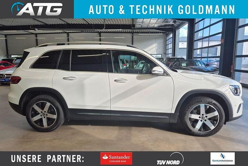 Polarweiss Gebraucht 2021 Mercedes GLB220 SUV | 33.950 € (Fairer Preis) - Bild 1/4