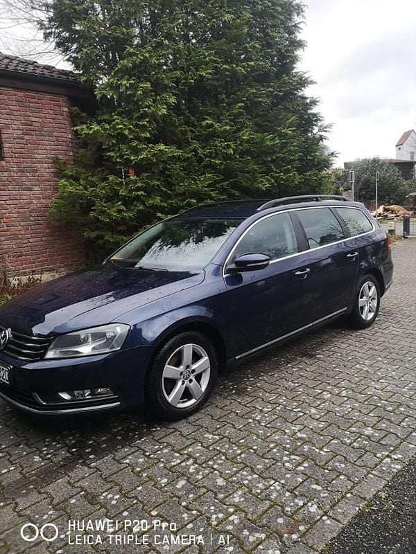 Usata VW Passat 140 CV (102 kW) 2013 Blu Station wagon