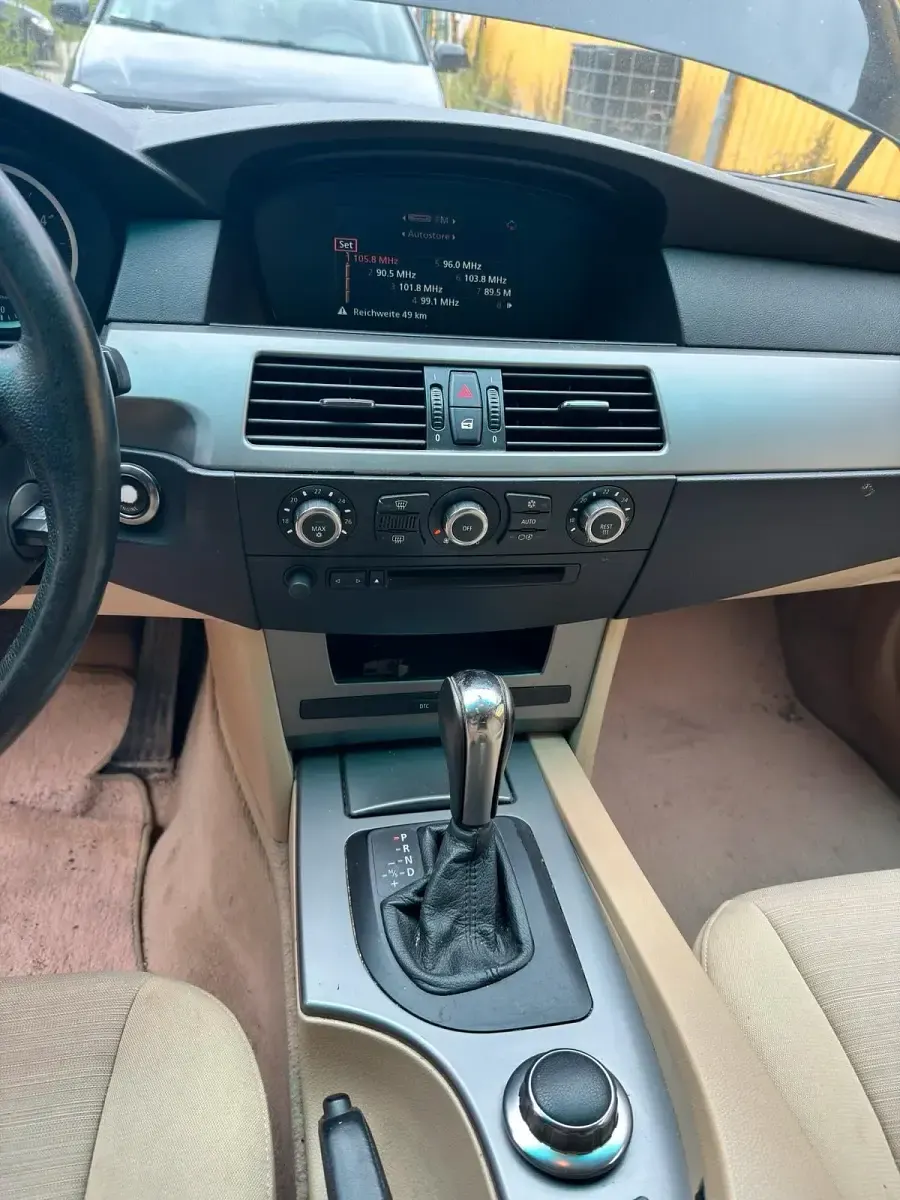 Gebraucht BMW 525 177 PS (130 kW) 2006 Schwarz Kombi
