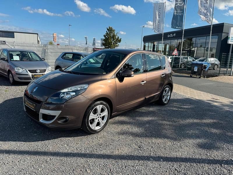 Braun Gebraucht 2010 Renault Scénic III Van / Kleinbus | 6.990 € (Teuer) - Bild 1/4