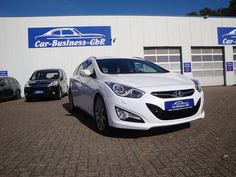 Weiß Gebraucht 2015 Hyundai i40 Kombi | 12.250 € (Fairer Preis) - Bild 1/4