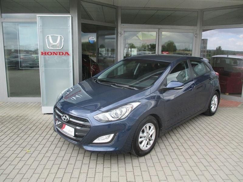 Gebraucht Hyundai i30 Trend 101 PS (74 kW) 2017 Blau Limousine