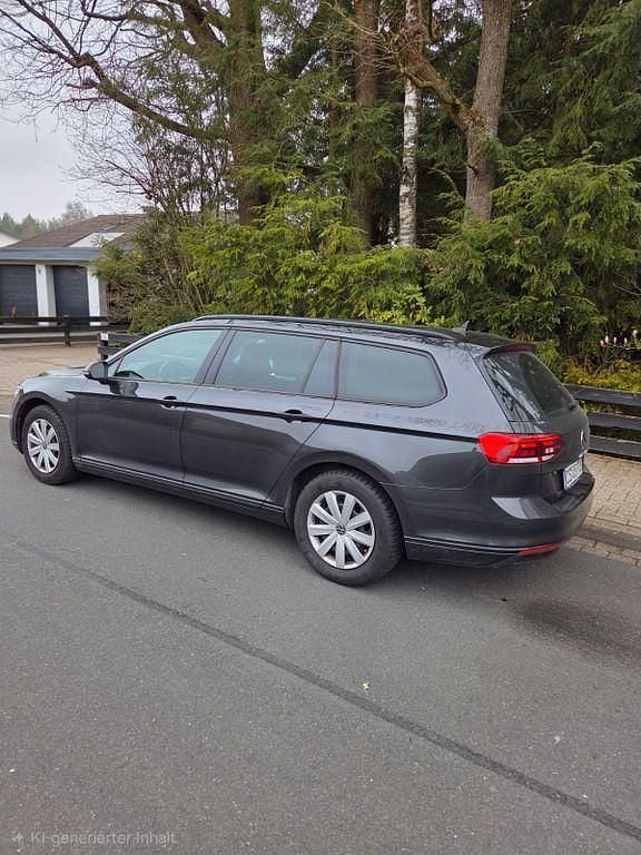 Gebraucht VW Passat Basis 150 PS (110 kW) 2022 Grau Kombi