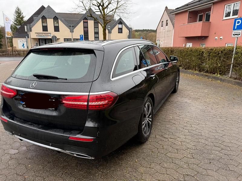 Gebraucht Mercedes E220 AMG 200 PS (147 kW) 2022 Schwarz Kombi