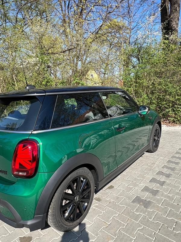 Gebraucht Mini Cooper Classic 136 PS (100 kW) 2022 Grün Kleinwagen