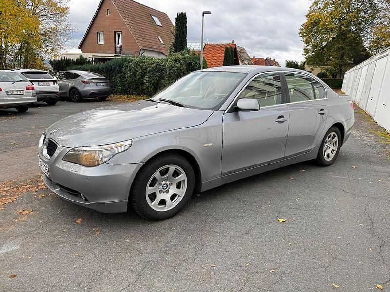 Grau Gebraucht 2004 BMW 525 Limousine | 8.100 € (Teuer) - Bild 1/4
