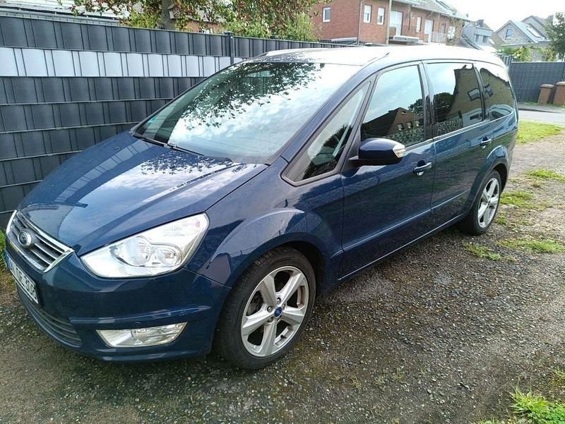 Blau Gebraucht 2013 Ford Galaxy Titanium Van / Kleinbus | 11.900 € (Teuer) - Bild 1/4