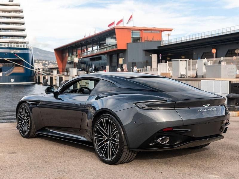 Neu Aston Martin DB12 680 PS (500 kW) 2025 Grau