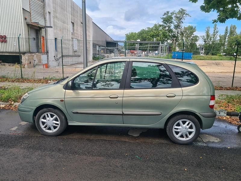 Grün Gebraucht 2004 Renault Scénic Van / Kleinbus | 1.800 € (Fairer Preis) - Bild 1/4