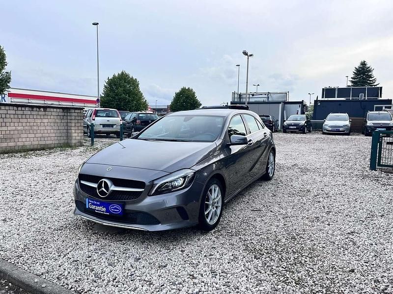 Gebraucht Mercedes A200 156 PS (114 kW) 2017 Mountaingrau  met. Kleinwagen