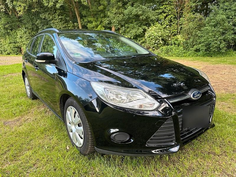 Schwarz Gebraucht 2014 Ford Focus Kombi | 4.790 € (Fairer Preis) - Bild 1/4