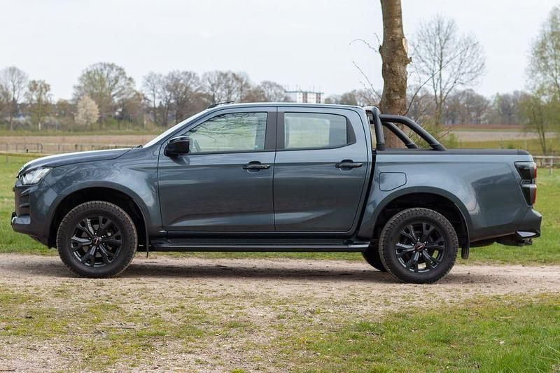 Gebraucht Isuzu D-Max 165 PS (121 kW) 2024 Grau Pickup