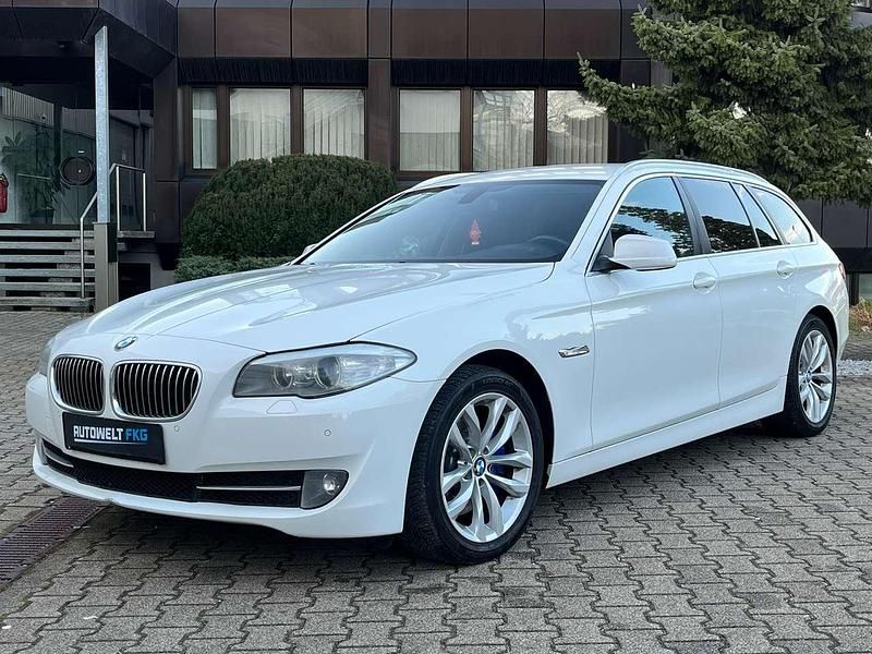 Gebraucht BMW 525 218 PS (160 kW) 2012 Alpinweiss iii Kombi