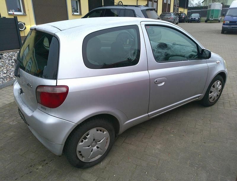 Gebraucht Toyota Yaris 87 PS (63 kW) 2002 Silber
