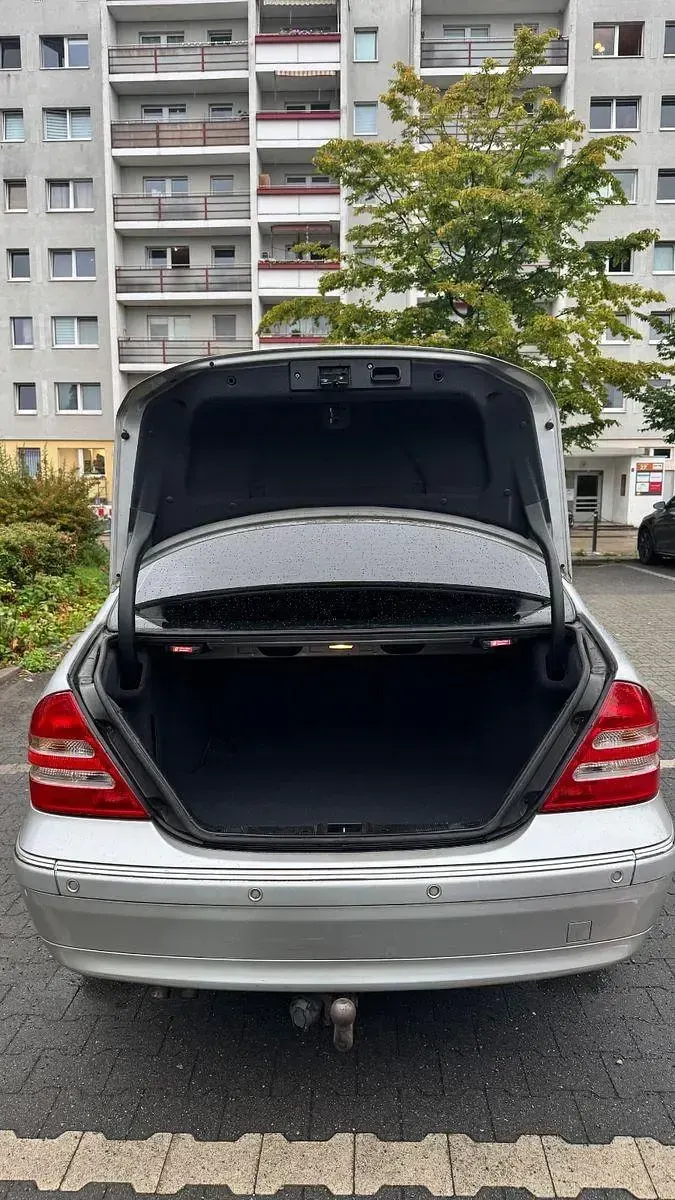 Gebraucht Mercedes C180 Elegance 129 PS (94 kW) 2002 Silber Limousine