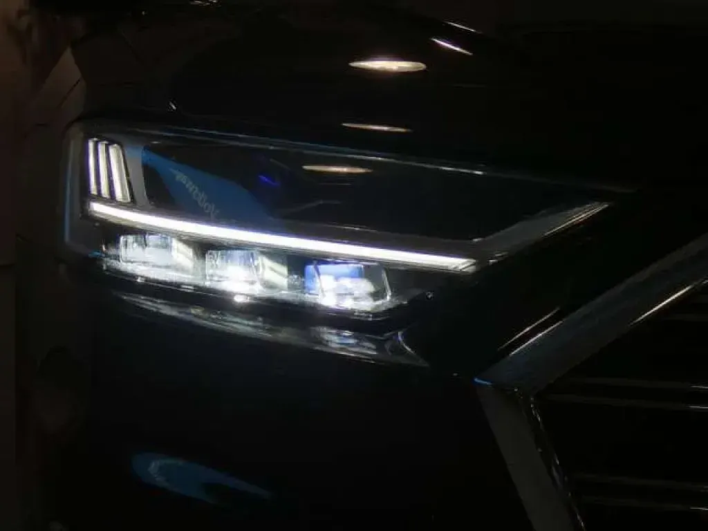Gebraucht Audi A8 Ambiente 449 PS (330 kW) 2021 Mythosschwarz metallic (metallic) Limousine