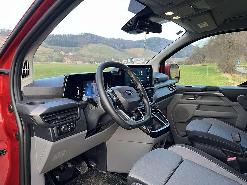 Gebraucht Ford Transit Custom Titanium 136 PS (100 kW) 2024 Rot Van / Kleinbus
