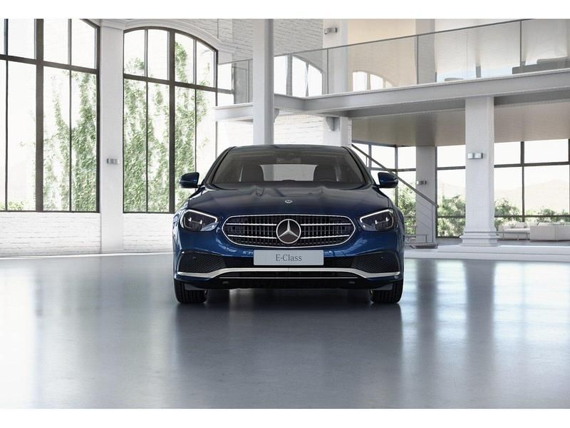 Gebraucht Mercedes E300 Avantgarde 320 PS (235 kW) 2022 Blau Limousine