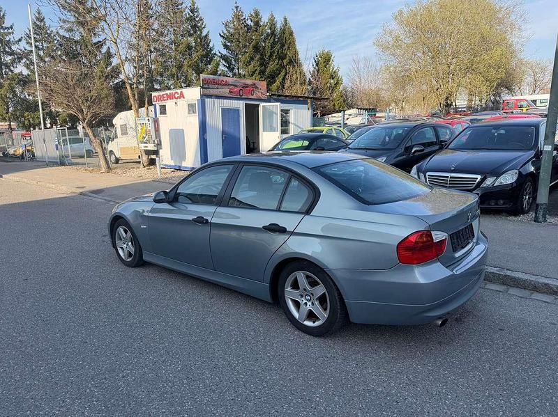 Gebraucht BMW 320 150 PS (110 kW) 2005 Arktis Limousine