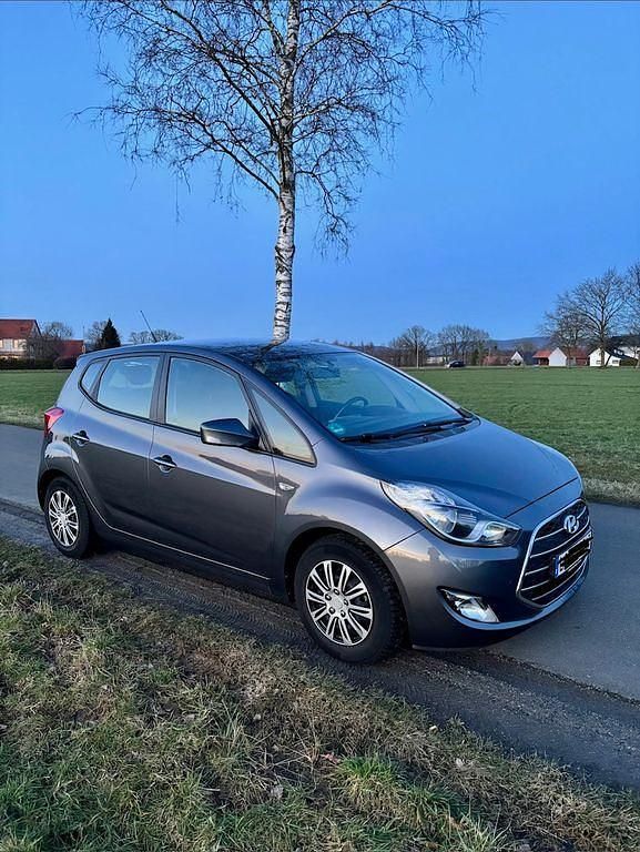 Gebraucht Hyundai ix20 Classic 90 PS (66 kW) 2016 Grau Kleinwagen