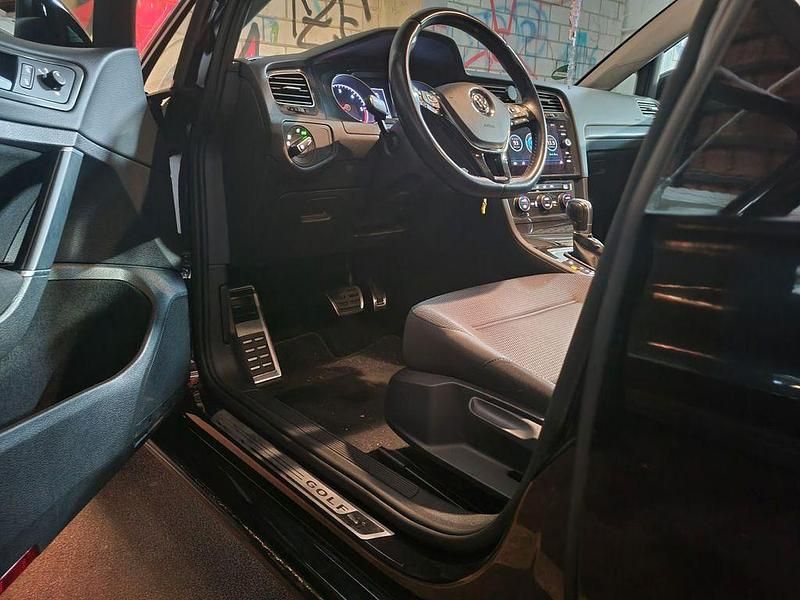Gebraucht VW Golf VII Comfortline 116 PS (85 kW) 2019 Schwarz Kombi