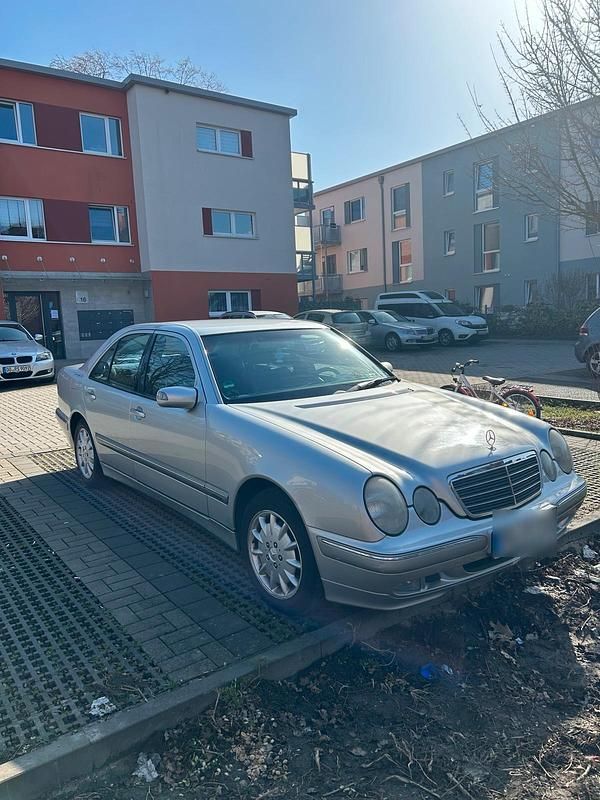 Gebraucht Mercedes E200 116 PS (85 kW) 2000 Silber Limousine
