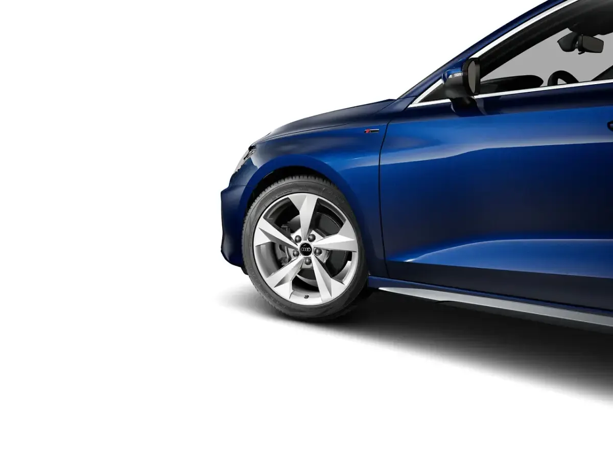 Neu Audi A3 Advanced 150 PS (110 kW) 2026 Navarrablau metallic (metallic) Limousine