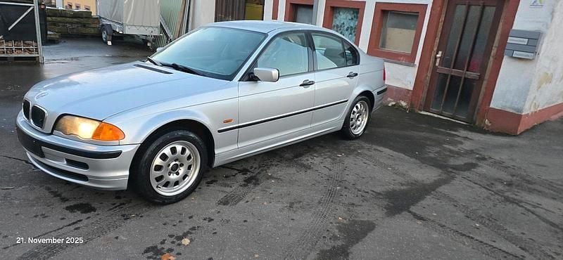 Silber Gebraucht 1998 BMW 318 Limousine | 1.300 € (Superpreis) - Bild 1/4