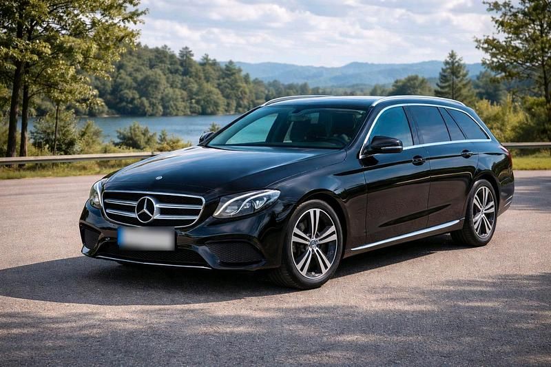 Gebraucht Mercedes E220 Avantgarde 194 PS (142 kW) 2019 Schwarz Kombi